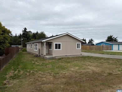 Fresh, comfortable, and move-in ready, this 3 bed, 2 bath home - photo 22