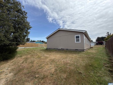 Fresh, comfortable, and move-in ready, this 3 bed, 2 bath home - photo 24