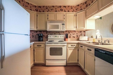 LOCATION! LOCATION! LOCATION! Amazing opportunity to own this - photo 3