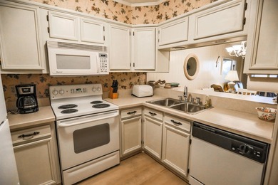 LOCATION! LOCATION! LOCATION! Amazing opportunity to own this - photo 4