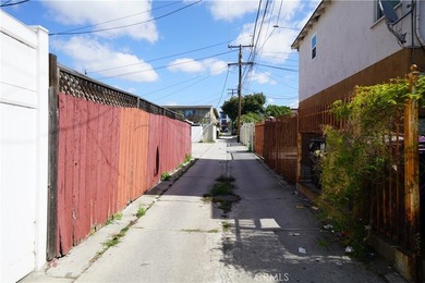 LONG BEACH TRIPLEX (SOUTH OF PCH), BUILT IN 1988 (Click the 360 - photo 9