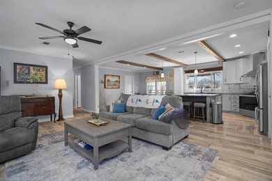 Welcome to this exceptional 2020 Palm Harbor Magnum 76! This - photo 17