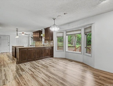 Beautifully updated 3-bedroom, 2-bath home in Hot Springs - photo 19