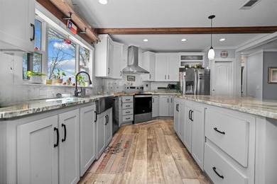 Welcome to this exceptional 2020 Palm Harbor Magnum 76! This - photo 20