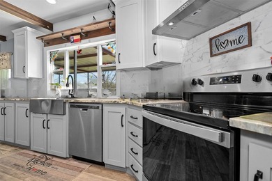 Welcome to this exceptional 2020 Palm Harbor Magnum 76! This - photo 21