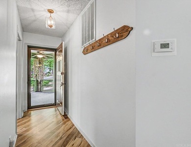 Beautifully updated 3-bedroom, 2-bath home in Hot Springs - photo 23