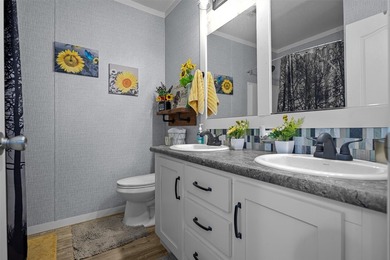 Welcome to this exceptional 2020 Palm Harbor Magnum 76! This - photo 27