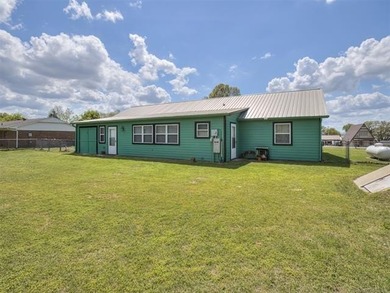 Lake life is calling-and this 4 bedroom, 2-bath home answers! - photo 31