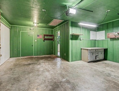 Beautifully updated 3-bedroom, 2-bath home in Hot Springs - photo 34