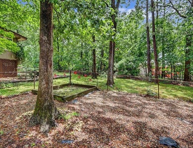 Beautifully updated 3-bedroom, 2-bath home in Hot Springs - photo 41