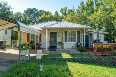 Great location! Cute and Cozy! A lovely home offering comfort - photo 2