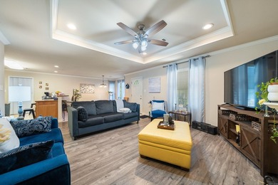 Great location! Cute and Cozy! A lovely home offering comfort - photo 4