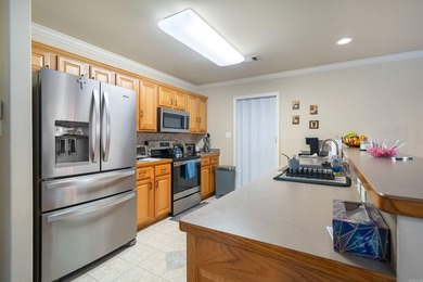 Great location! Cute and Cozy! A lovely home offering comfort - photo 7
