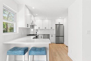 Experience Hamptons luxury in this beautifully renovated - photo 4