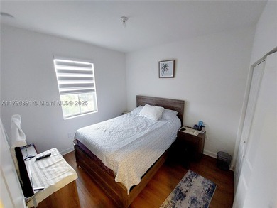 Spectacular Townhouse Located in a private and secure community - photo 12
