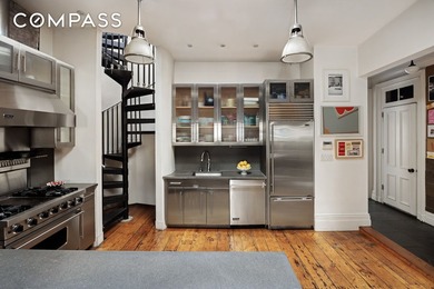 Rare full-floor 2 bed penthouse condo that soars quietly above - photo 15