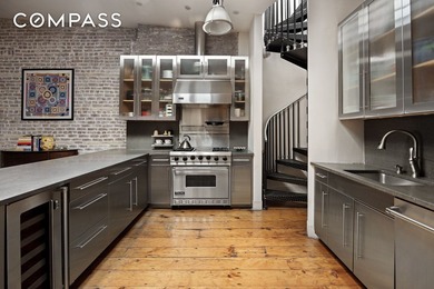 Rare full-floor 2 bed penthouse condo that soars quietly above - photo 16