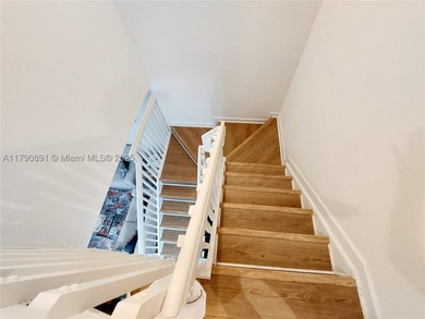 Spectacular Townhouse Located in a private and secure community - photo 17