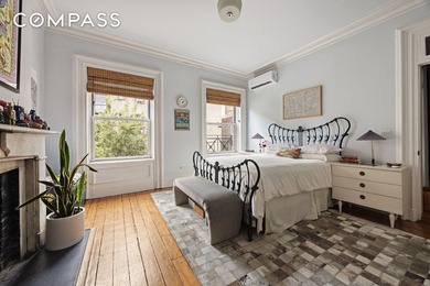 Rare full-floor 2 bed penthouse condo that soars quietly above - photo 17