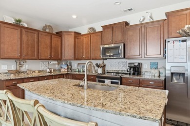 Fully furnished four-bedroom, three-and-a-half-bathroom end-unit - photo 4