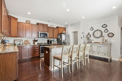Fully furnished four-bedroom, three-and-a-half-bathroom end-unit - photo 5