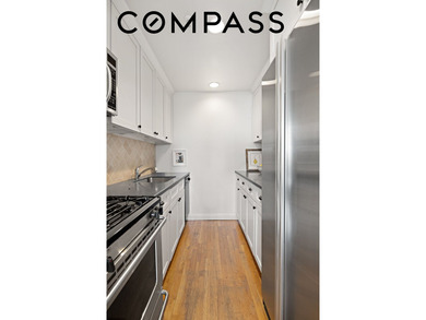 This historic, sunlit 1 bedroom, 1.5 bathroom duplex has - photo 11