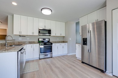 Welcome home to this beautifully updated 3-bedroom, 2.5-bath - photo 12