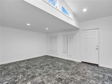 Siding and roof replaced 2024! New Flooring and interior paint - photo 14