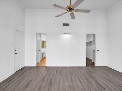 Siding and roof replaced 2024! New Flooring and interior paint - photo 19
