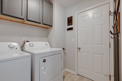 Welcome home to this beautifully updated 3-bedroom, 2.5-bath - photo 19