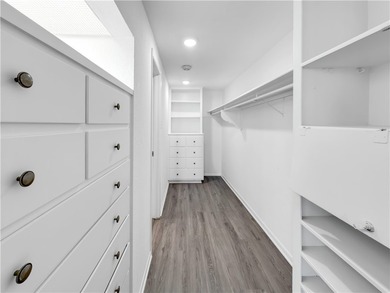 Siding and roof replaced 2024! New Flooring and interior paint - photo 21