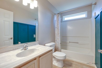 Welcome home to this beautifully updated 3-bedroom, 2.5-bath - photo 23
