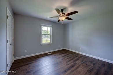 Welcome home to 3705 Elveden Road in New Bern! This beautifully - photo 34