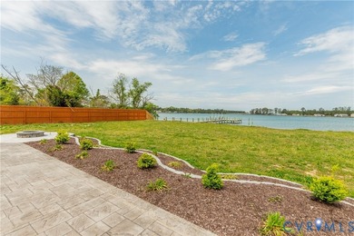 Resort style living with WOW factor and BIG Water Views!  Custom - photo 8