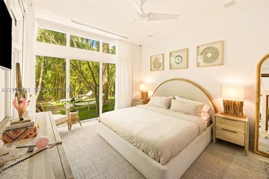 Renovated Mid-Century residence in the heart of Mid Beach - photo 12