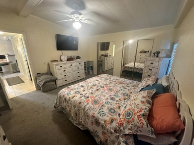 Well cared for 2 bedroom, 2 bathroom Barrington home. The front - photo 15