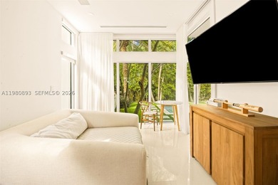 Renovated Mid-Century residence in the heart of Mid Beach - photo 22