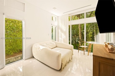 Renovated Mid-Century residence in the heart of Mid Beach - photo 23