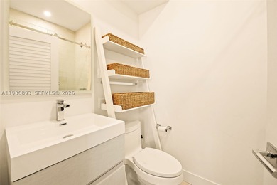 Renovated Mid-Century residence in the heart of Mid Beach - photo 24