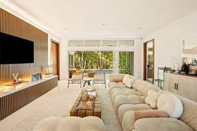 Renovated Mid-Century residence in the heart of Mid Beach - photo 25