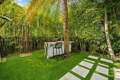 Renovated Mid-Century residence in the heart of Mid Beach - photo 28