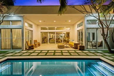 Renovated Mid-Century residence in the heart of Mid Beach - photo 33