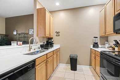 Beautifully updated 3-bedroom, 2-bath townhome-style condo - photo 7