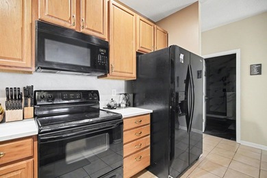 Beautifully updated 3-bedroom, 2-bath townhome-style condo - photo 8