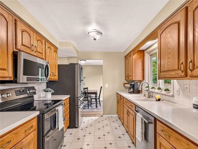 Welcome to 49 Pine Valley Drive! This move-in-ready 3-bedroom - photo 17