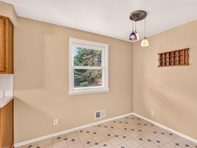 Welcome to 49 Pine Valley Drive! This move-in-ready 3-bedroom - photo 18