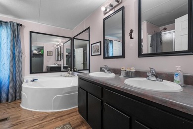 Look no further! This well-maintained and thoughtfully updated - photo 18