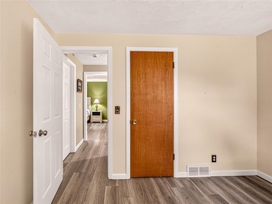Welcome to 49 Pine Valley Drive! This move-in-ready 3-bedroom - photo 24
