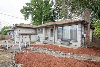 Rogue River Home For Sale in Grants Pass Oregon