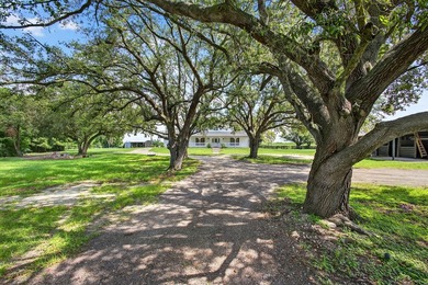 EXCEPTIONAL TURNKEY EQUESTRIAN FACILITY ON 6 ACRES IN RUSTIC - photo 6